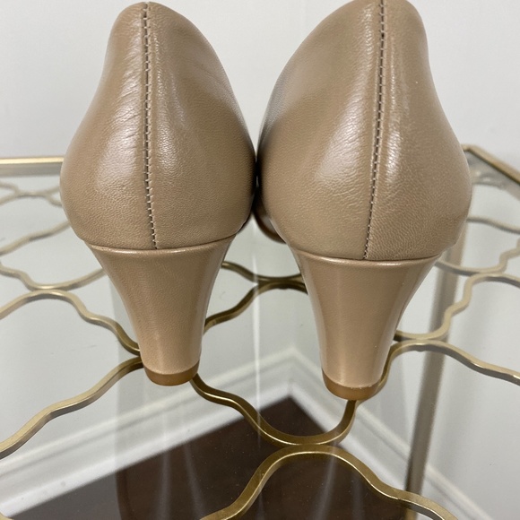 AEROSOLES Taupe Pumps Soft Cushioned Insole Rubber Sole Size 7,  2.25" Heel NWOT - Picture 7 of 9